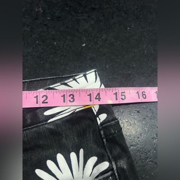 UEC Wisteria Lane Los Angeles DAISY AMPLIFIED FLARE BLACK STRETCH JEANS SZ M - Picture 10 of 13